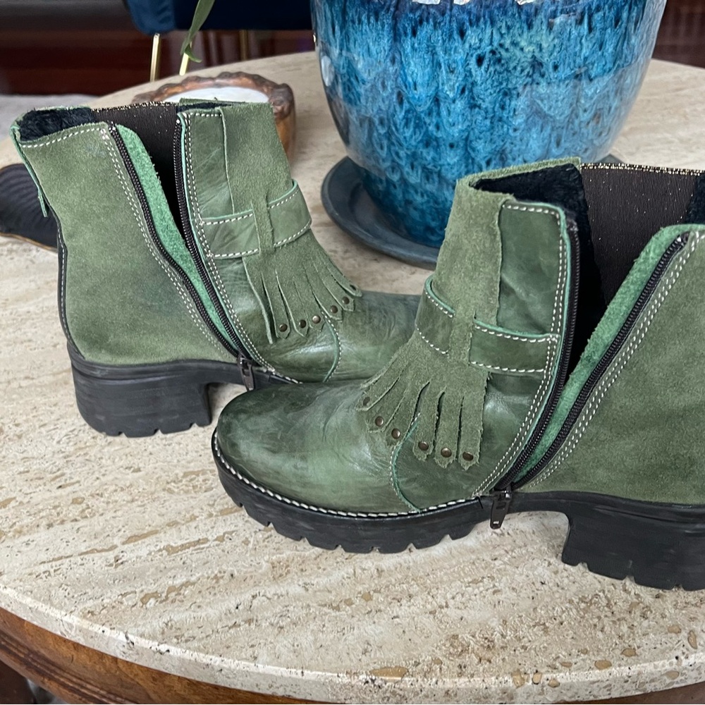 RARE Dromedaris Green Leather Fringe Ankle Boots - Picture 3 of 7